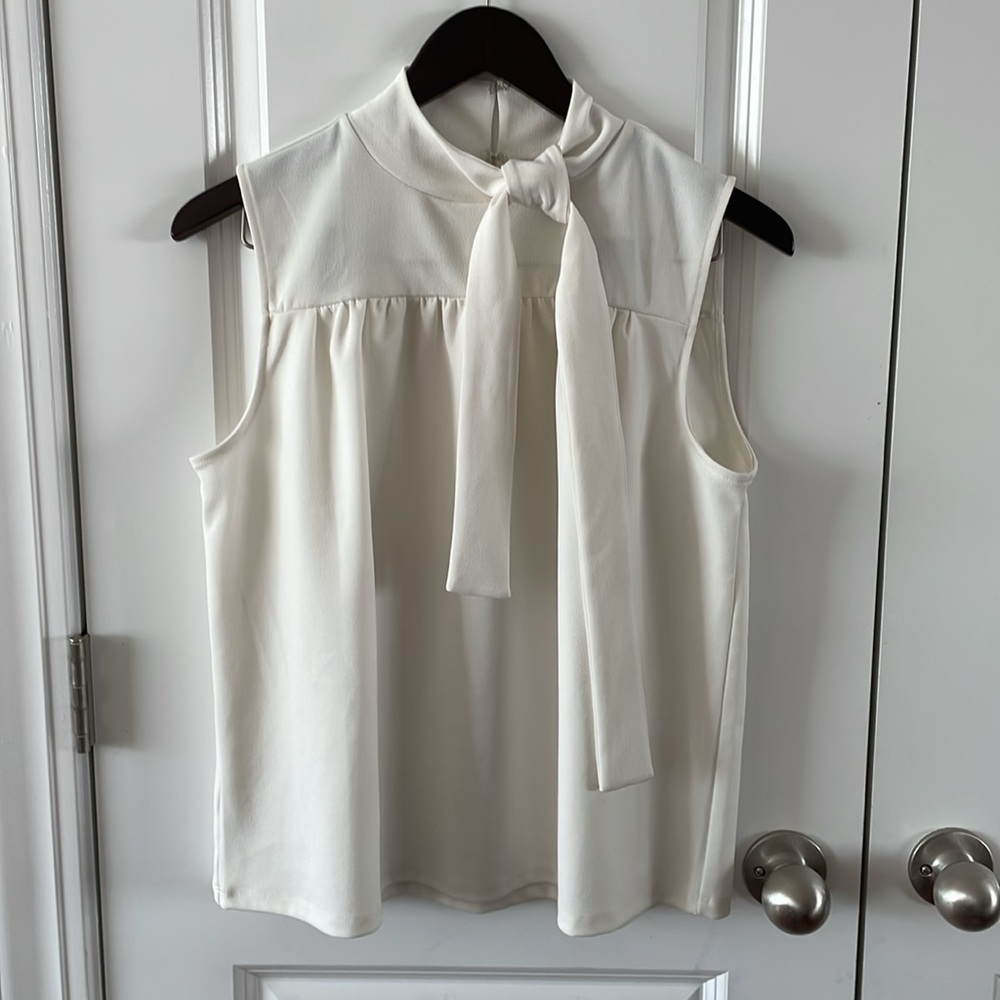 Ann Taylor cream sleeveless tie neck top women’s size Medium M